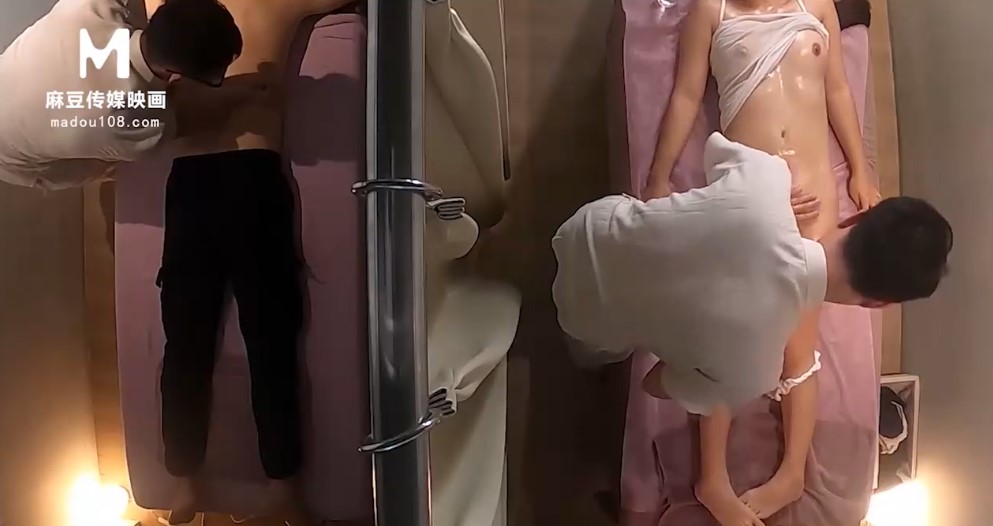 Đưa em người yêu đi mát xa bị anh KTV chịch nát lồn
